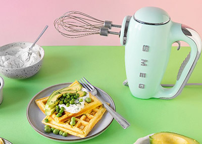 Рецепты SMEG: Пикантные вафли со сливочным сыром,  укропом и авокадо